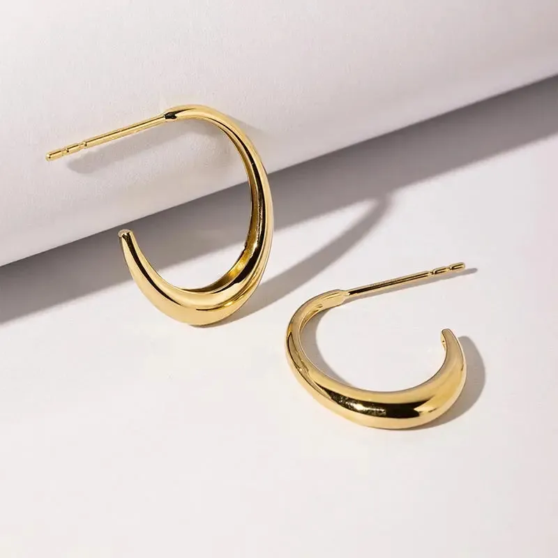 18K Gold Elegant Subtle Design Earrings