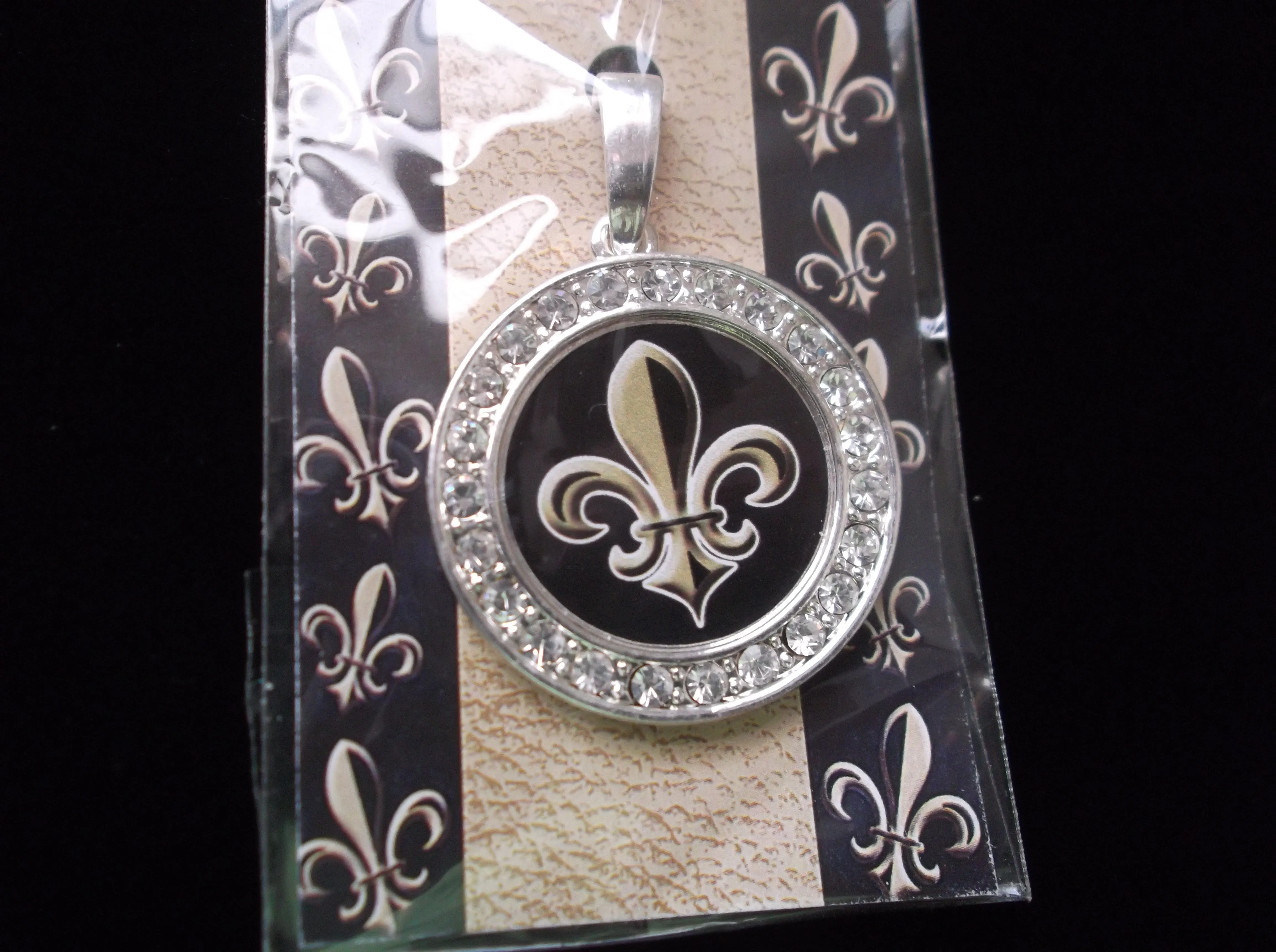Esprit De France Fleur De Lure Round Pendant - Silver and Black Beauty