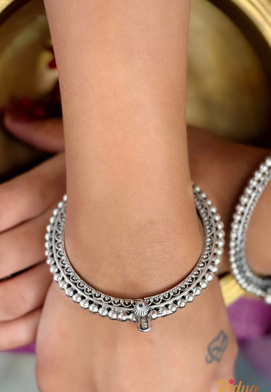 Ethnic Details Ball Embossed Elegant Openable Kada