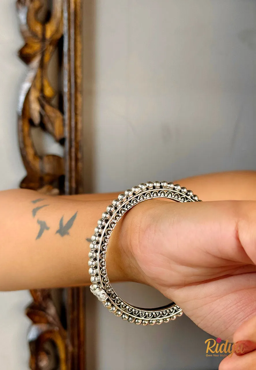 Ethnic Details Ball Embossed Elegant Openable Kada