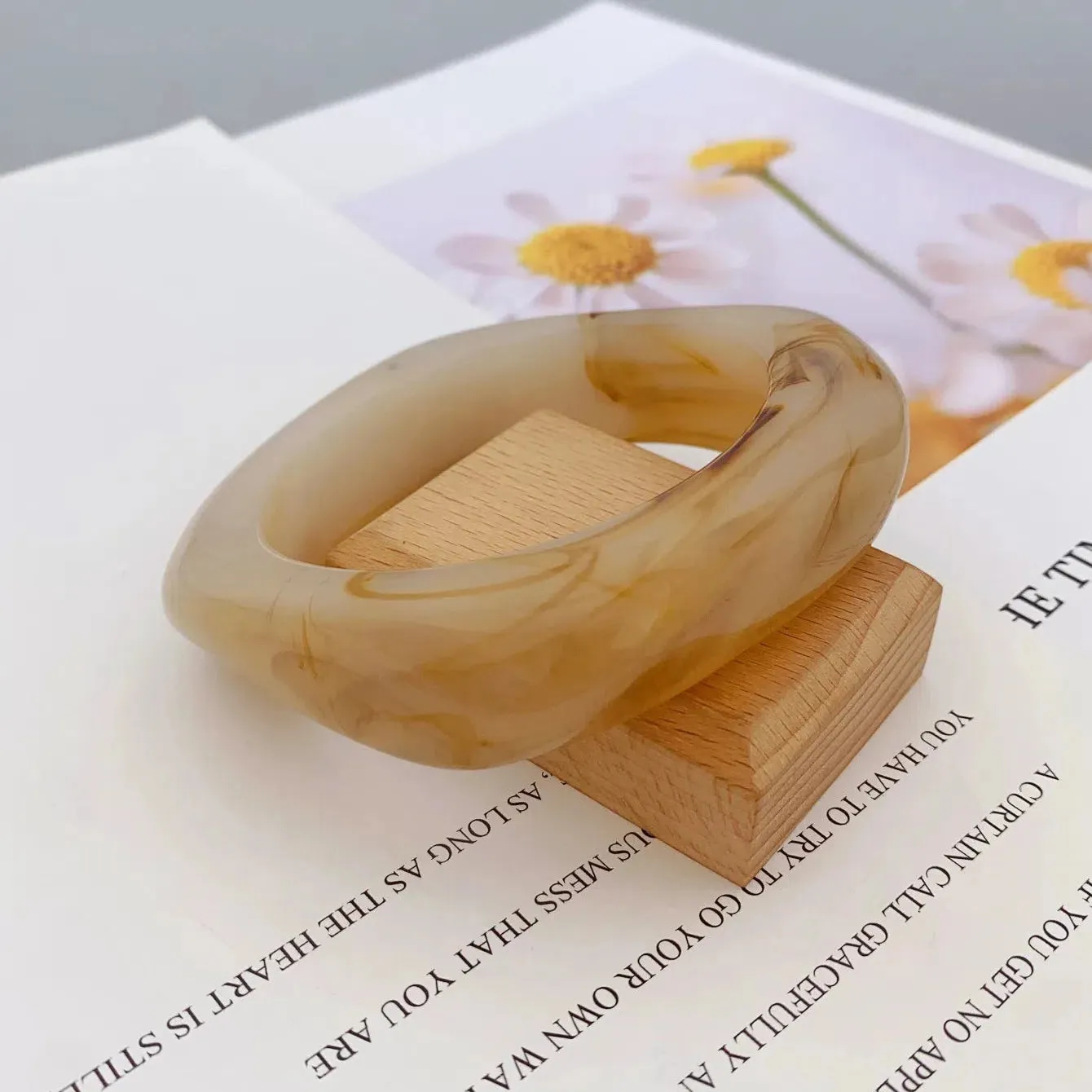 Fashionable and Bold Marble Pattern Acrylic Bracelet for Women