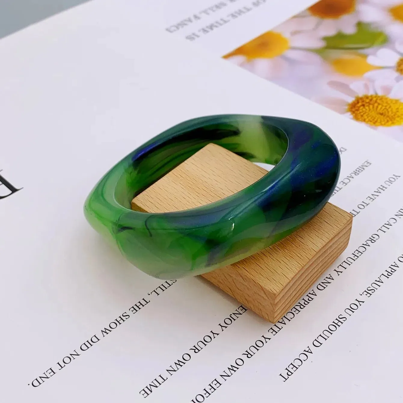 Fashionable and Bold Marble Pattern Acrylic Bracelet for Women