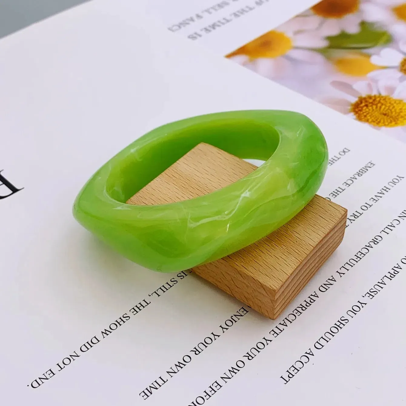 Fashionable and Bold Marble Pattern Acrylic Bracelet for Women