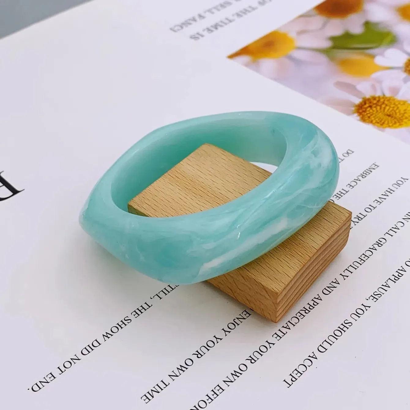 Fashionable and Bold Marble Pattern Acrylic Bracelet for Women