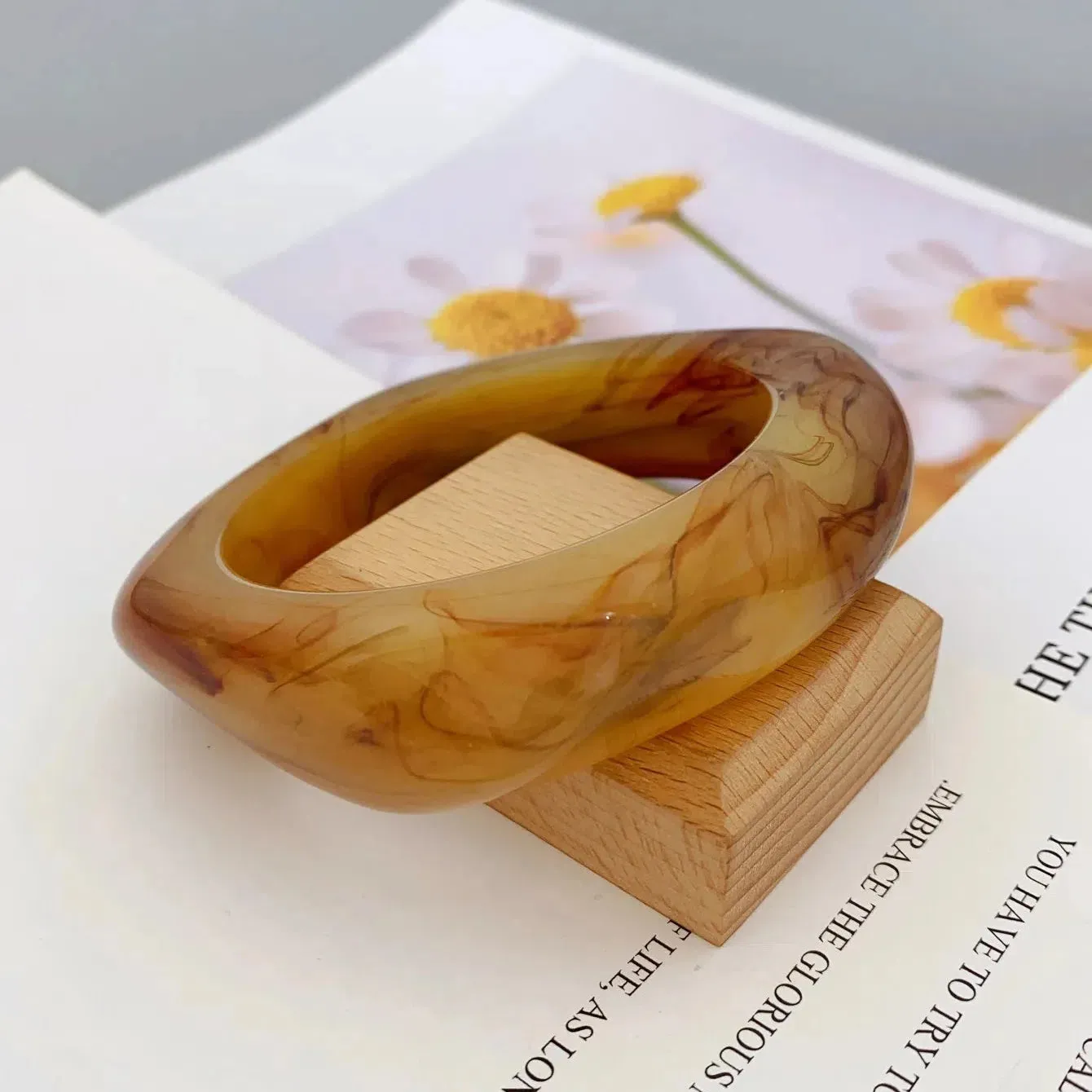 Fashionable and Bold Marble Pattern Acrylic Bracelet for Women