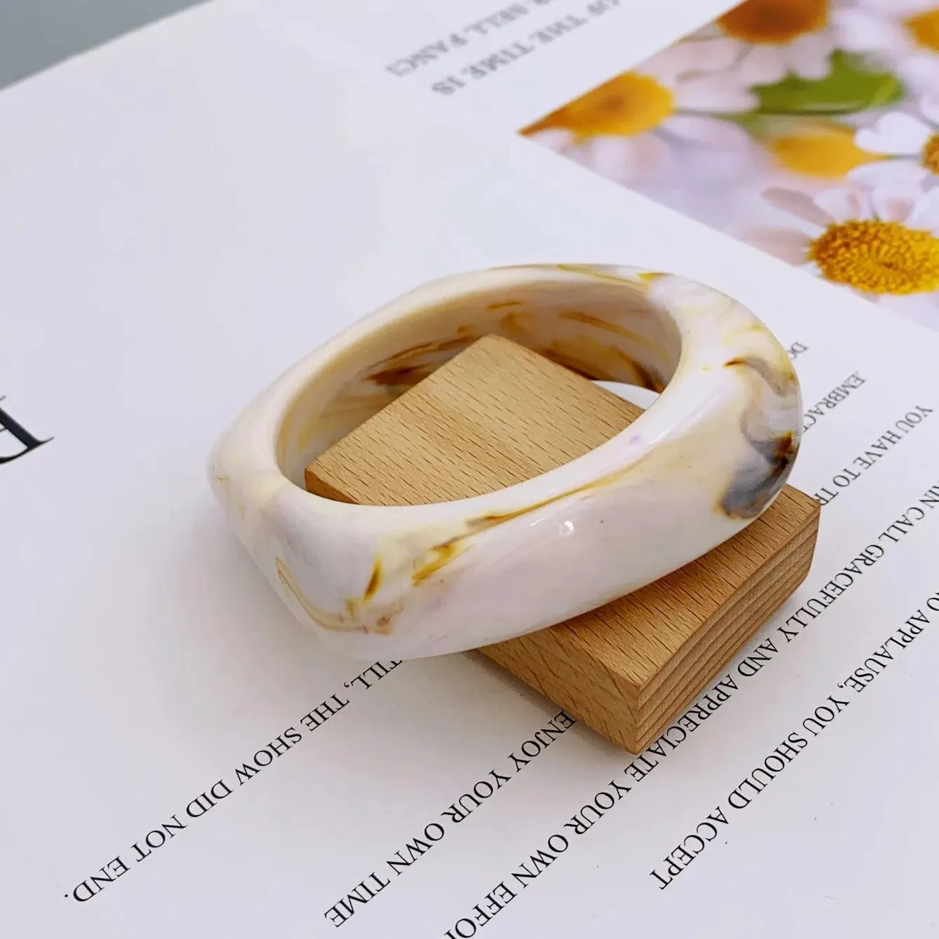 Fashionable and Bold Marble Pattern Acrylic Bracelet for Women
