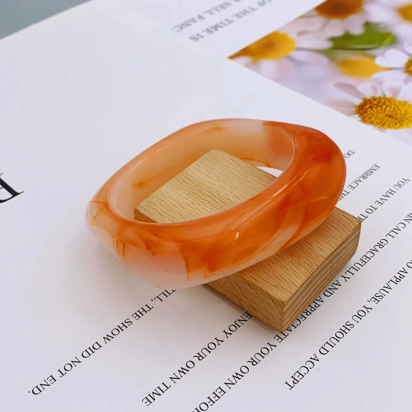 Fashionable and Bold Marble Pattern Acrylic Bracelet for Women