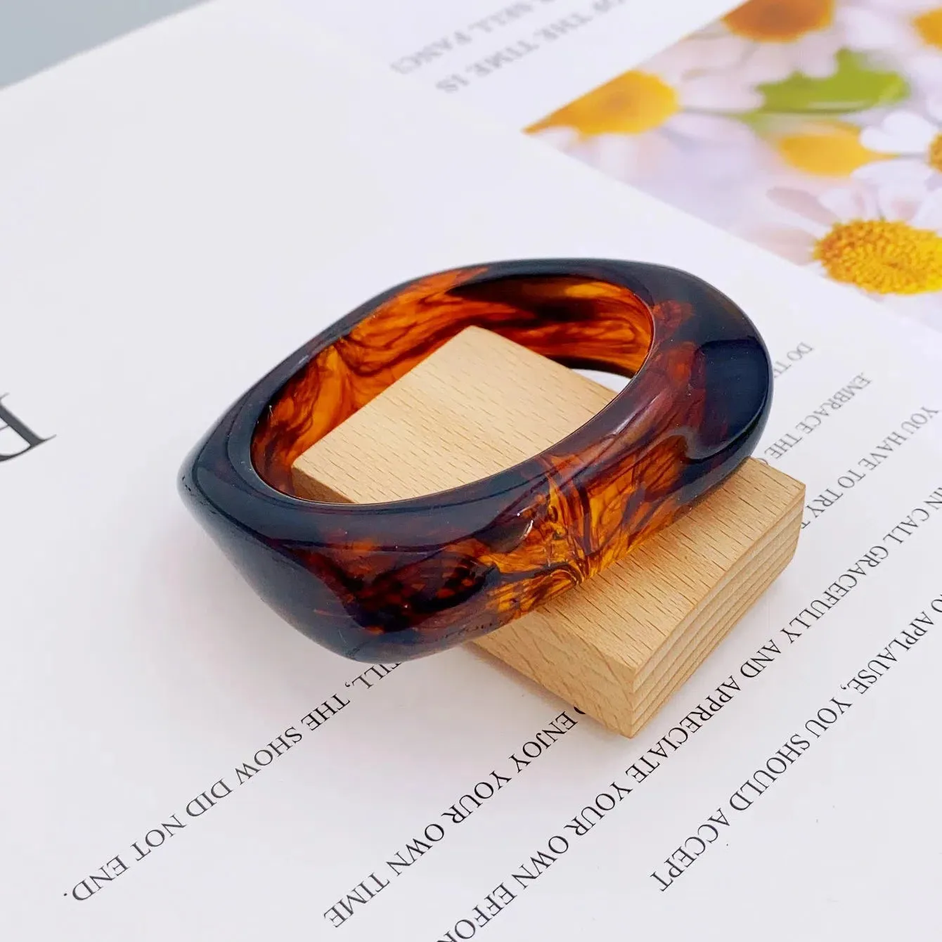 Fashionable and Bold Marble Pattern Acrylic Bracelet for Women