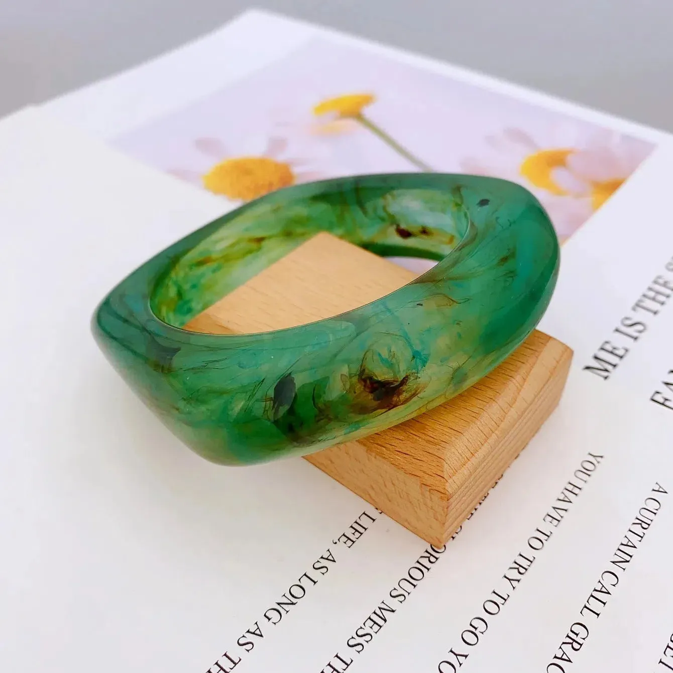 Fashionable and Bold Marble Pattern Acrylic Bracelet for Women