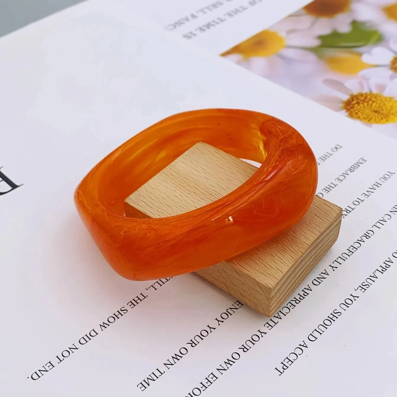 Fashionable and Bold Marble Pattern Acrylic Bracelet for Women