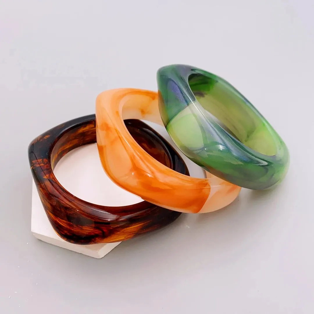 Fashionable and Bold Marble Pattern Acrylic Bracelet for Women
