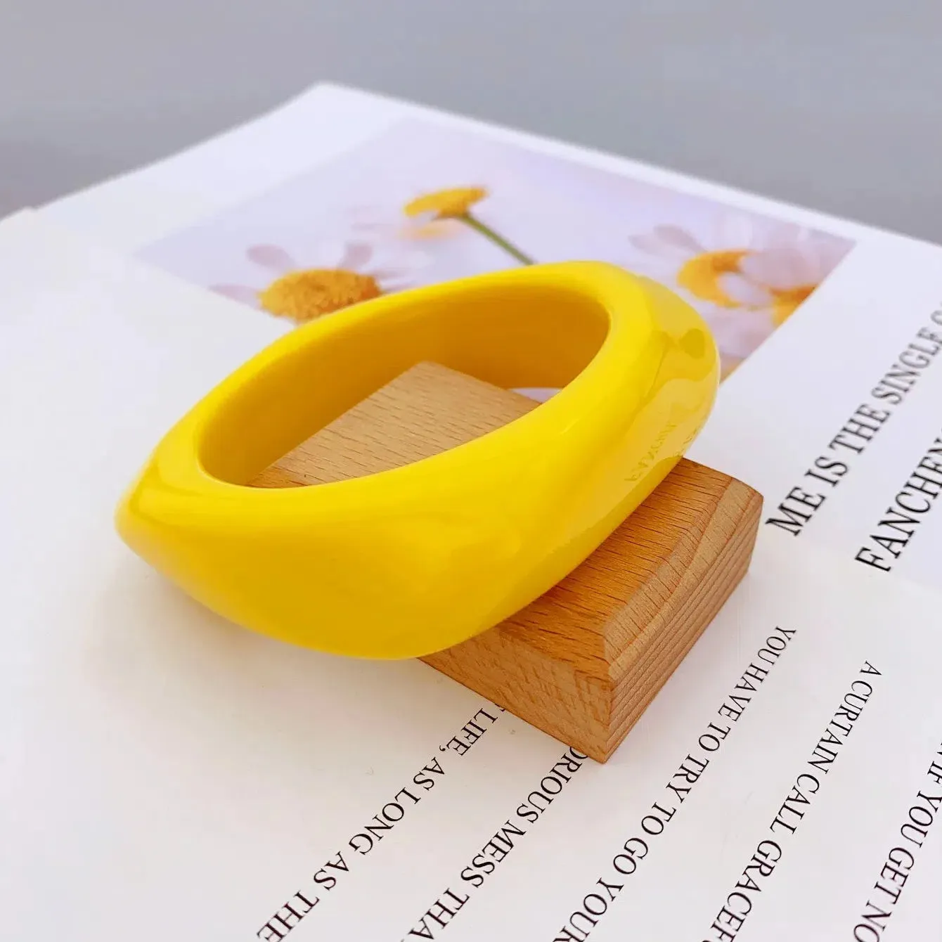 Fashionable and Bold Marble Pattern Acrylic Bracelet for Women
