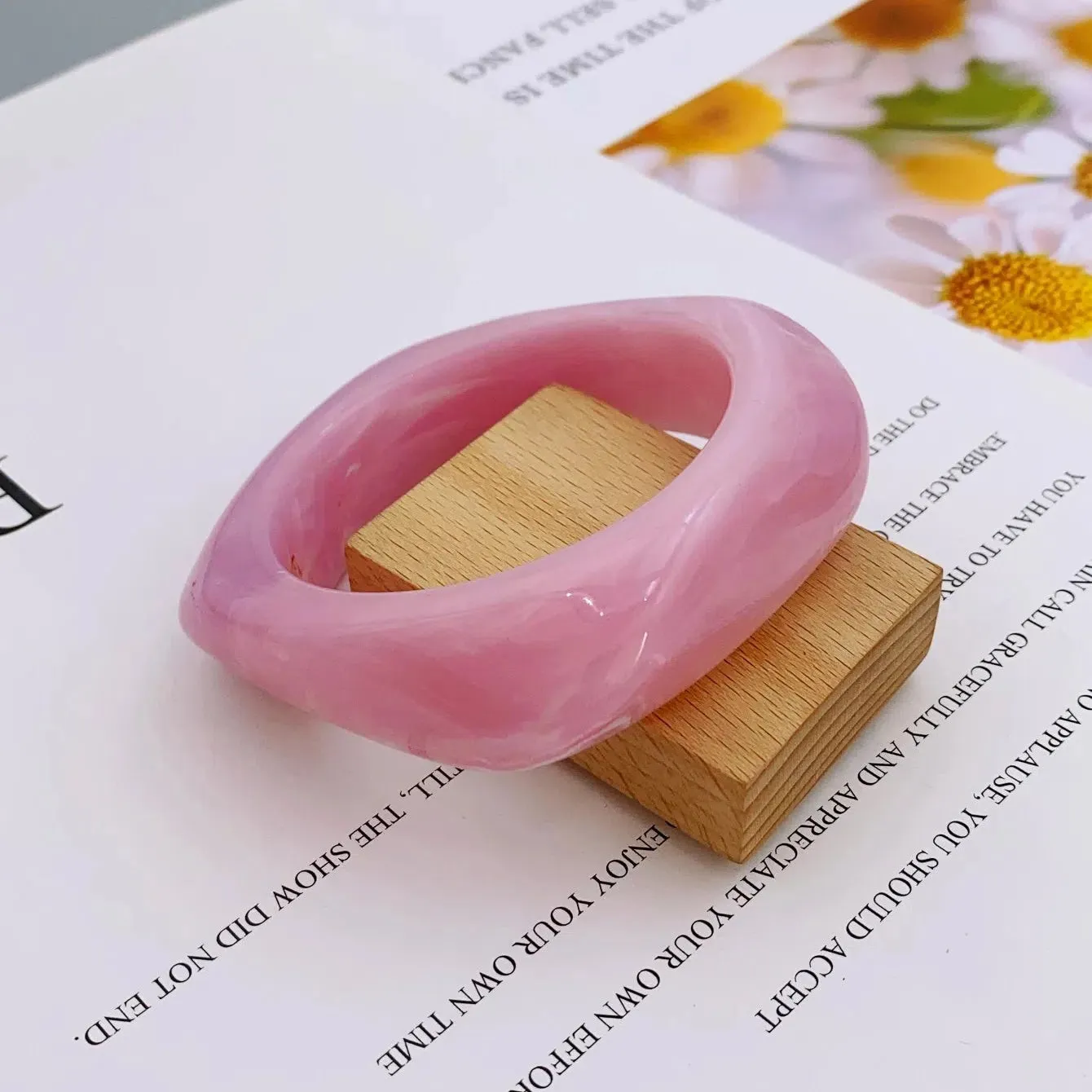 Fashionable and Bold Marble Pattern Acrylic Bracelet for Women