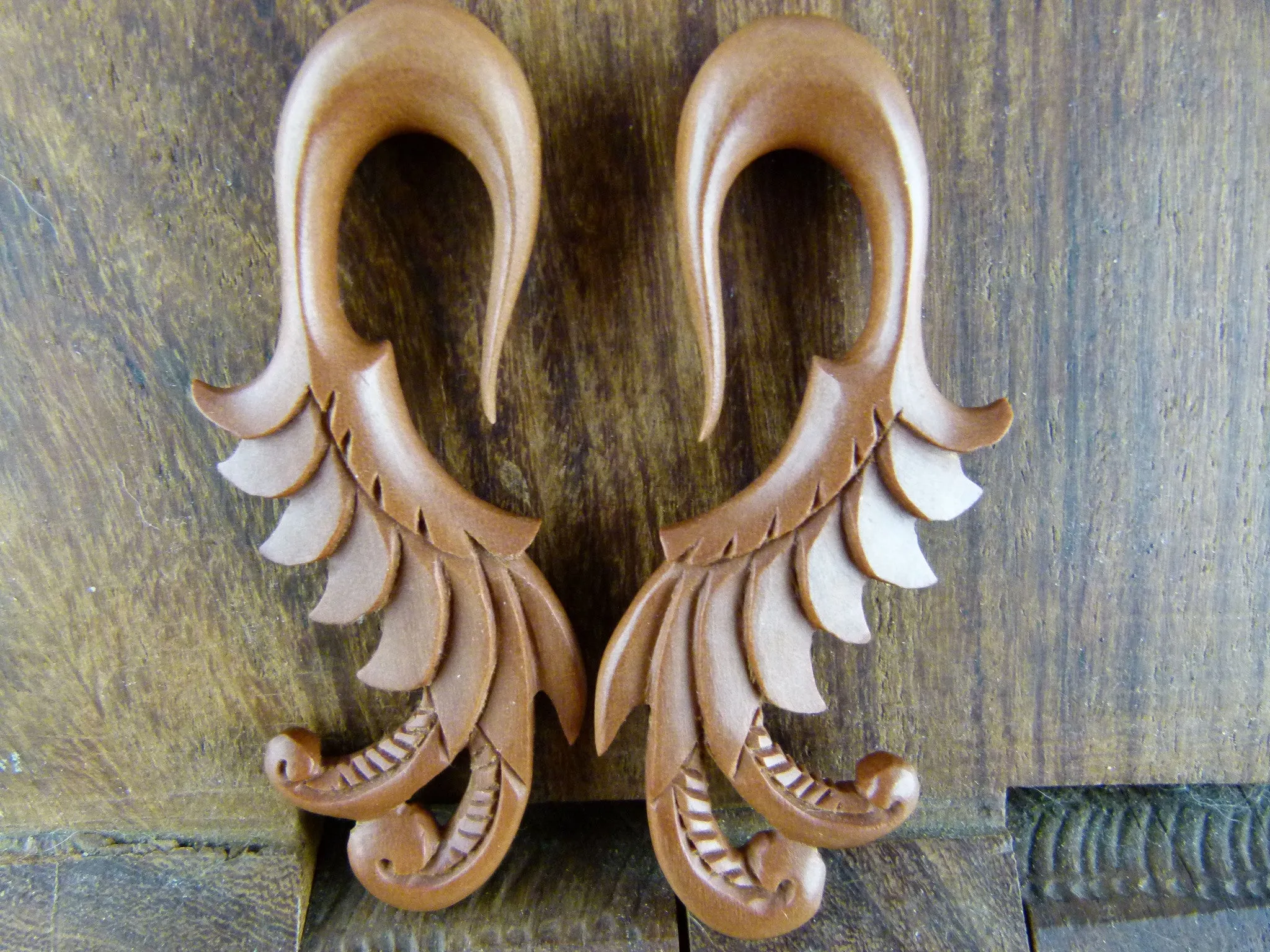 Flowing Feather Hangers (Pair) - A031
