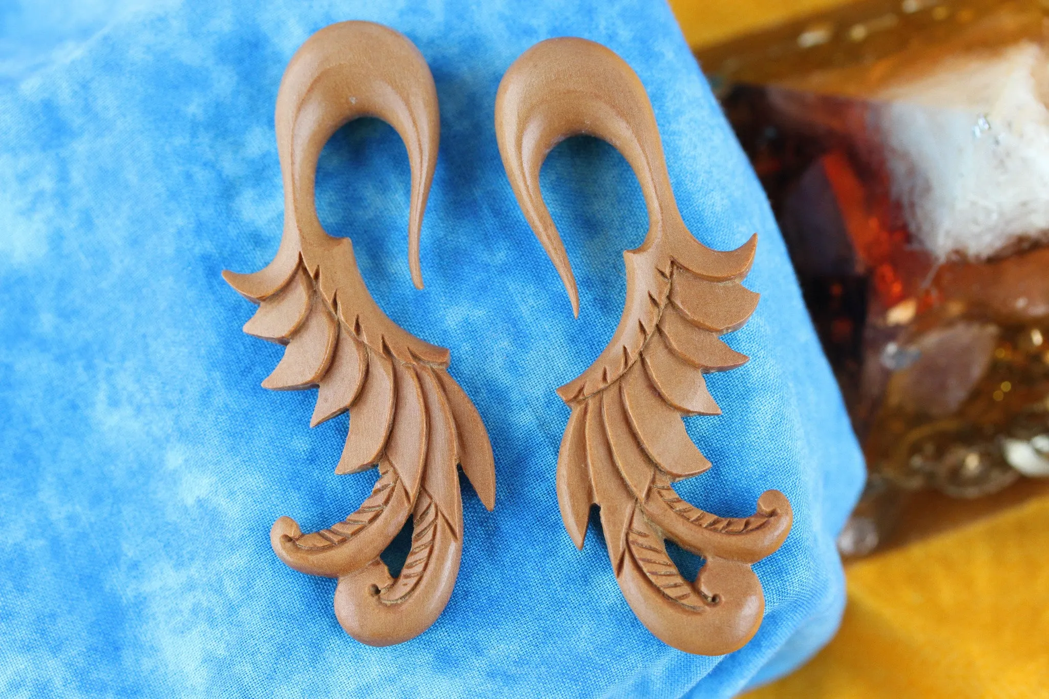 Flowing Feather Hangers (Pair) - A031