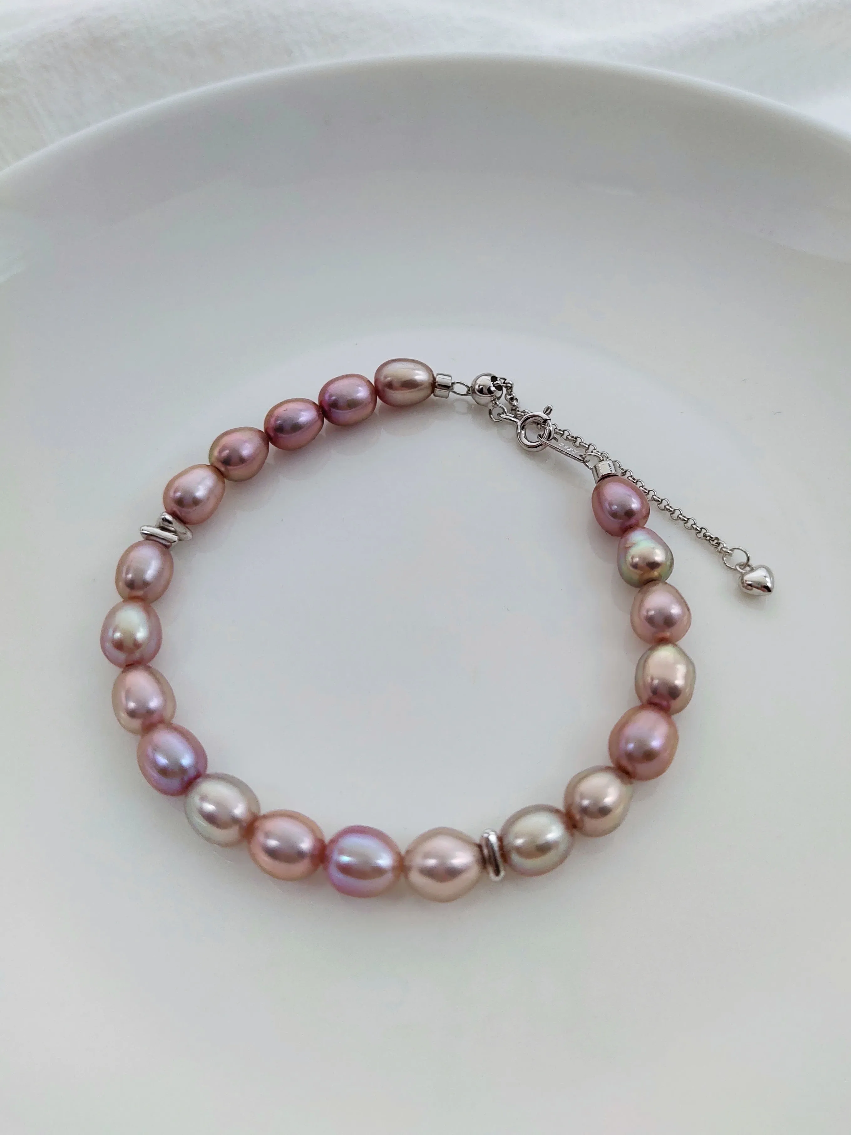 IRIDESCENT FRESHWATER PEARL BRACELET