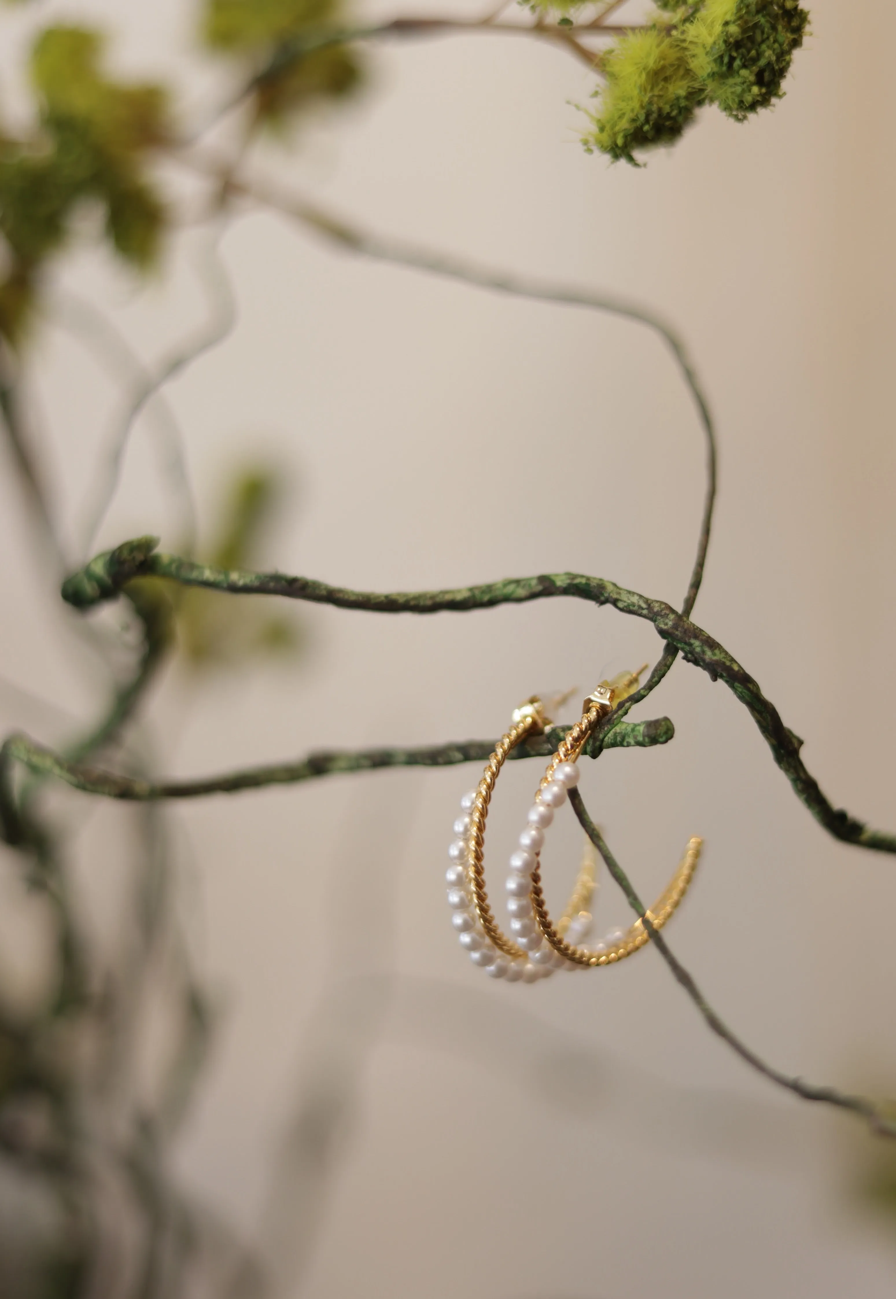 Pearl and Gold Blended Hoop Earring