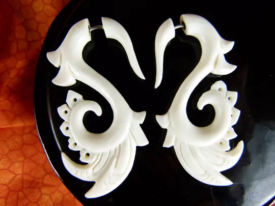 White Carved Flowing Stretch Earrings (Pair) - C022